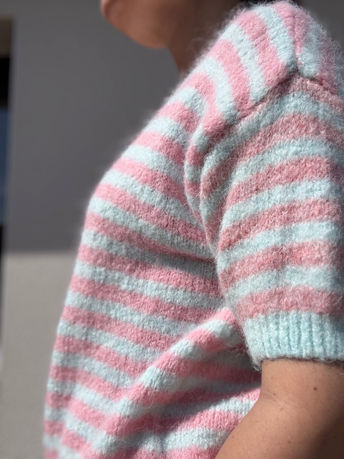 PULL MANCHES COURTES RAYE ROSE/BLEU